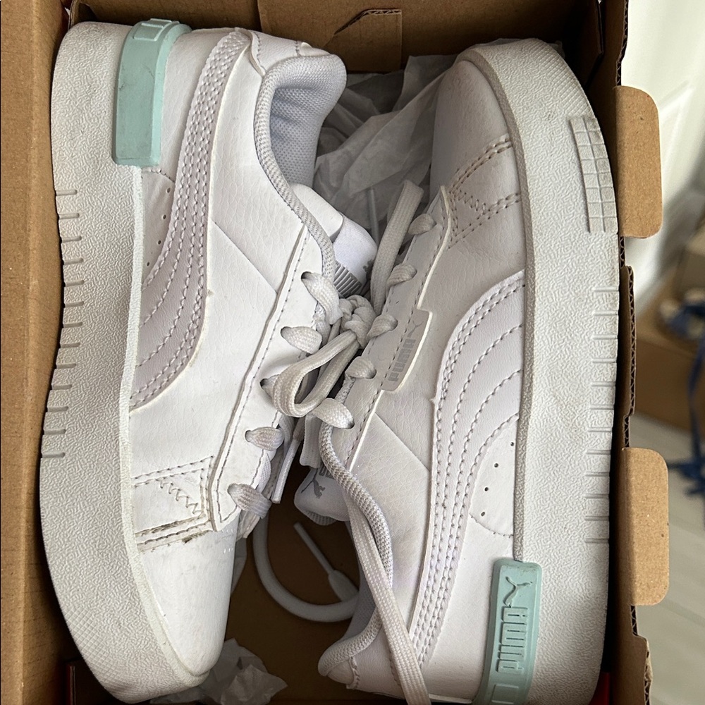 Soft Cloud PUMA Kids White and Mint Sneakers. Preloved